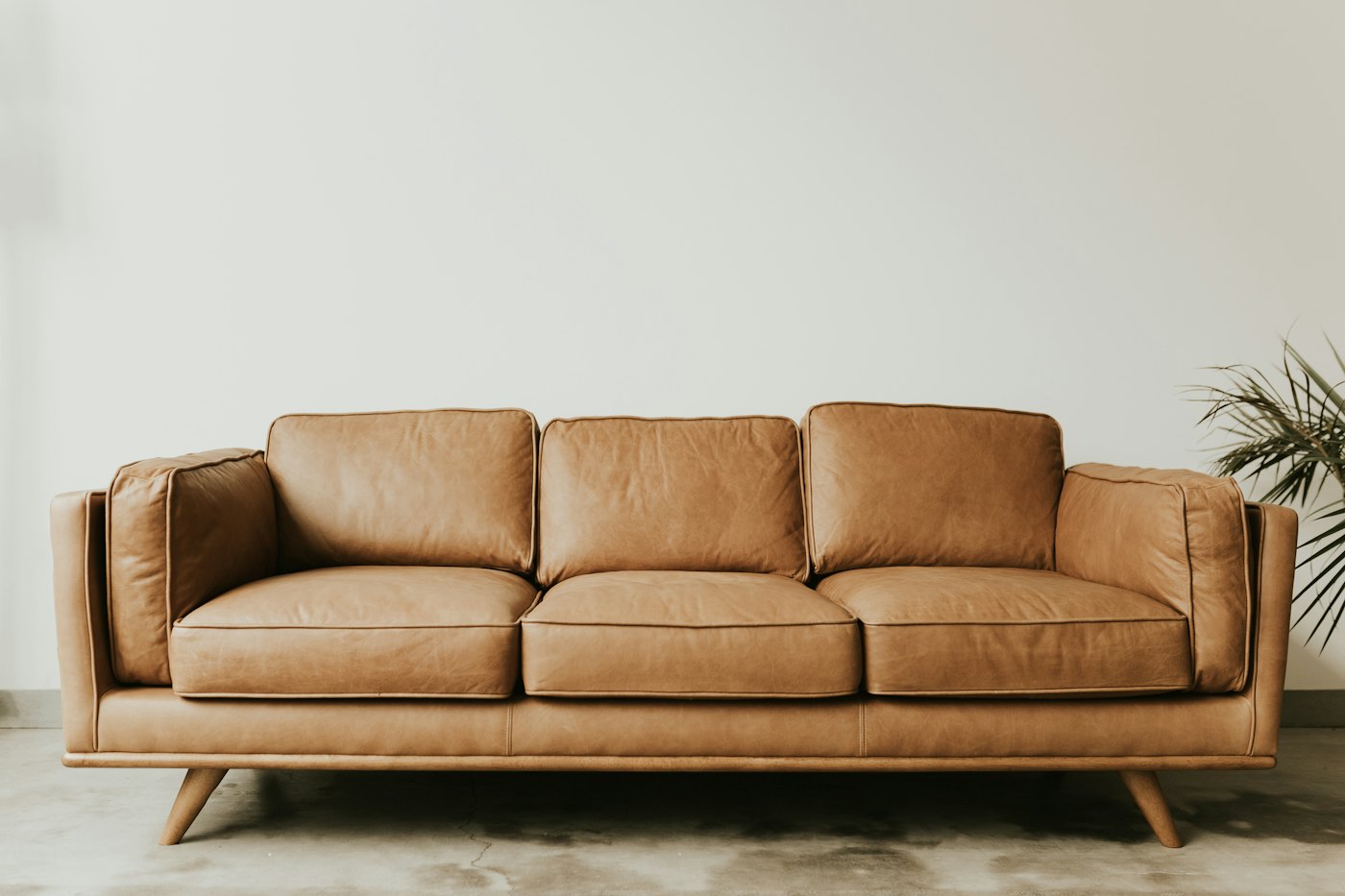 Sofa da bò màu nâu
